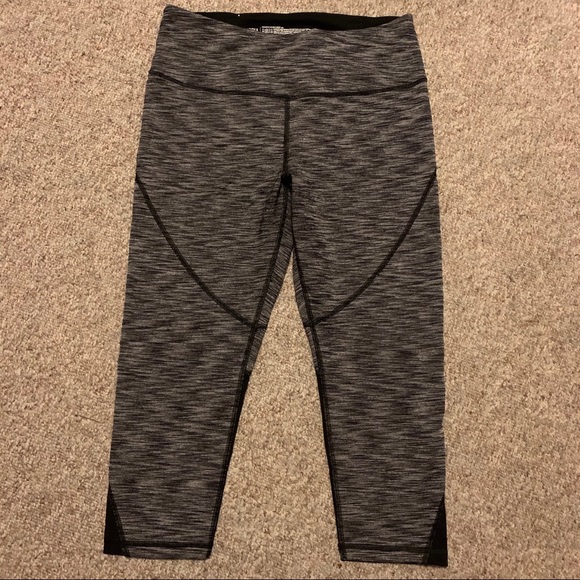 Victoria Secret Knockout Capris - Picture 2 of 5